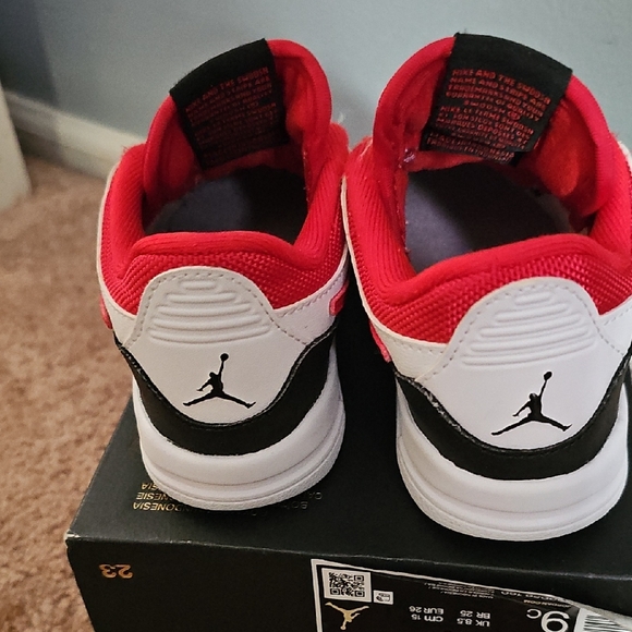 Jordan Legacy 312 Low "White/Fire Red/Black/Wolf Grey" Toddler Boys' Shoe sz 9c - Picture 3 of 4